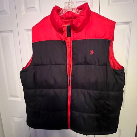 Pre-loved Excellent Condition U.S. Polo Association Puffer Vest 3XL Red/Navy - Picture 1 of 2